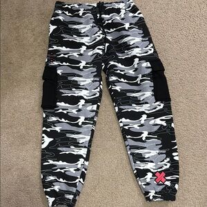 Sam and Colby Camo Jogger Pants XL